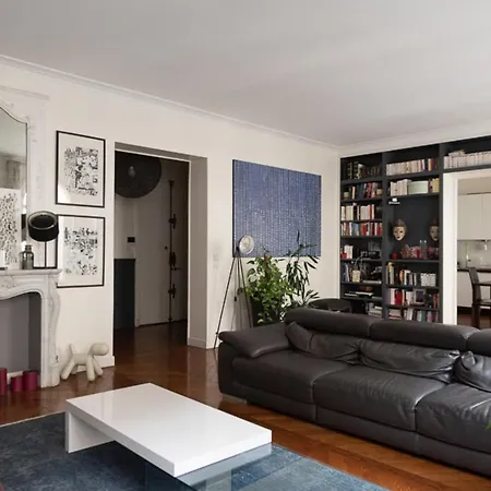Spacious In A Luxury Building París