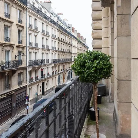 Spacious In A Luxury Building Paris