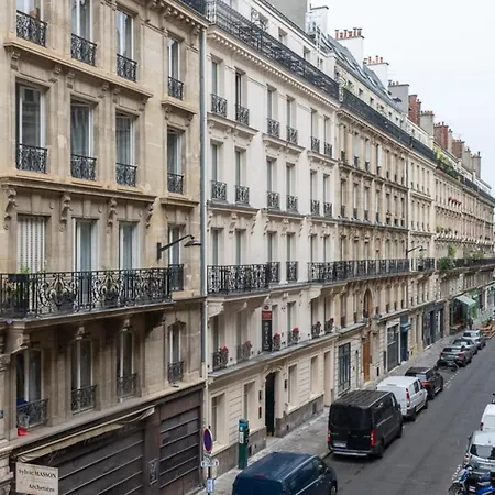 Spacious In A Luxury Building *