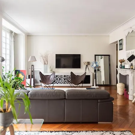 Spacious In A Luxury Building Daire